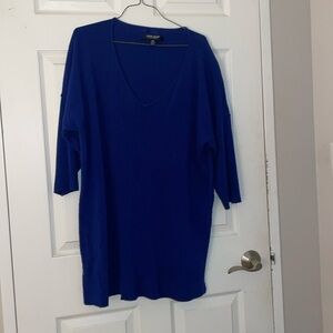 Royal blue T-shirt sweater perfect over leggings